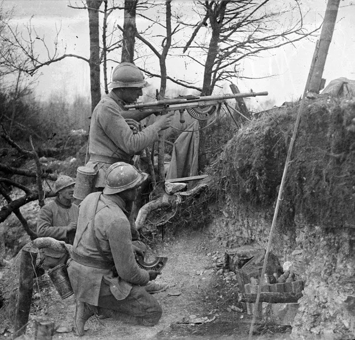 Original photo of a French soldier with an FM Chauchat, photo taken by Jacques Ridel in Le Monchel, Somme in May 1918