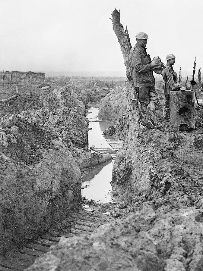Wassergefüllter Schützengraben bei Passchendaele, 1917