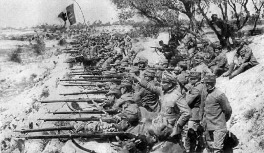 Italian troops entrenched along the Isonzo river, World War I.