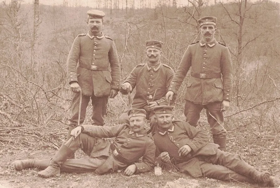 Five German Imperial soldiers of the 118th (4th Grand Ducal Hessian) Infantry "Prince Charles" pose for a picture in April 1916.
