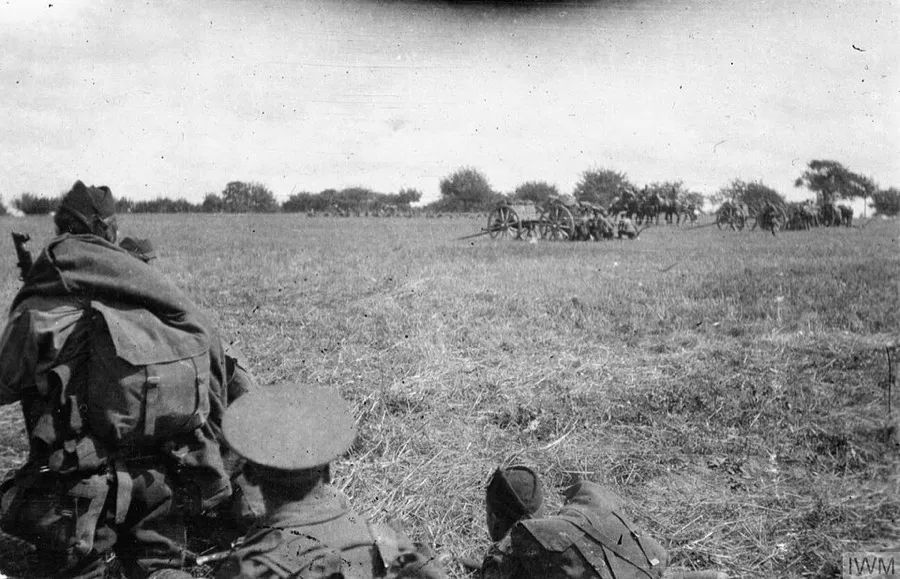 BATTLE OF THE MARNE , 7 - 10 SEPTEMBER 1914 British 18-pounder field guns come into action at Signy-Signets during the Battle of the Marne,
