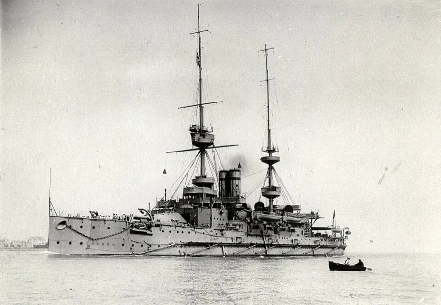 Het britse slagschip (pre-dreadnought) HMS Prince George , 1896