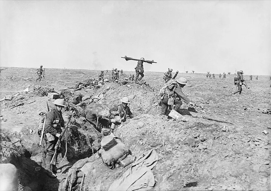 British infantry advancing in support during the Battle of Morval , 25 September 1916, part of the Battle of the Somme .The site is near Gin
