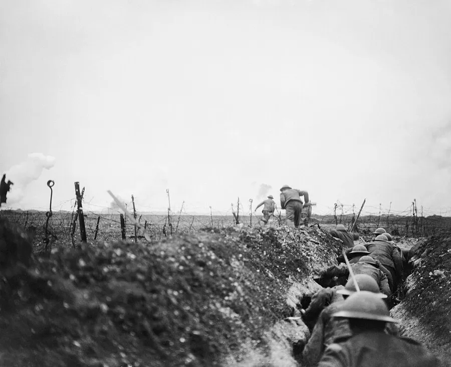A raiding party from the 9th Battalion, Scottish Rifles (Cameronians), leaving a sap and making for the German lines, 11 April 1917.